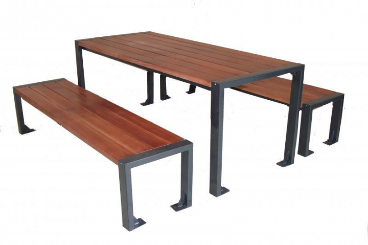 table de pique nique détoutrée